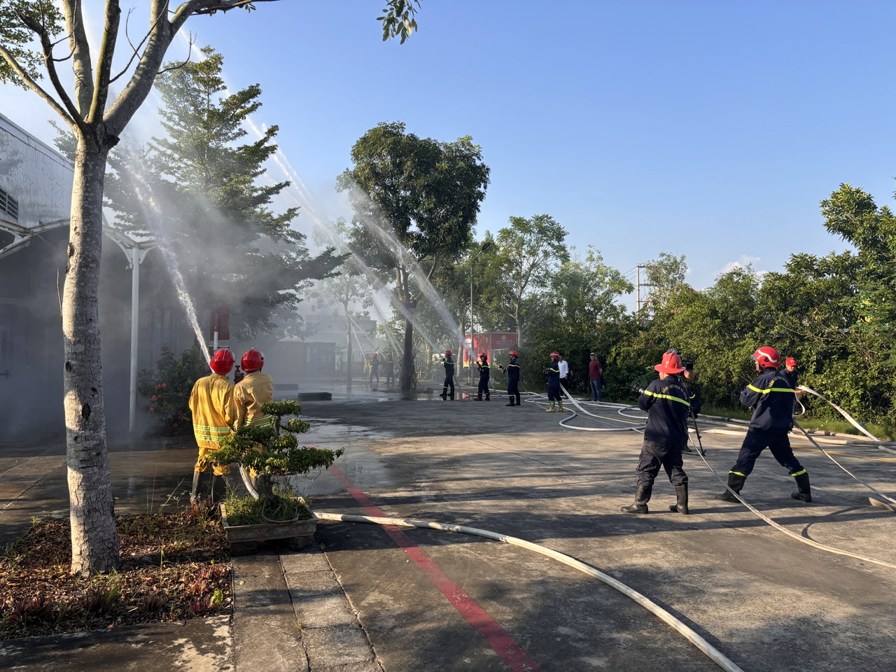 Thực tập phương án chữa cháy tại Kho chứa hàng thuộc Công ty TNHH thương mại sản xuất Thủ Đô (xã An Lão)